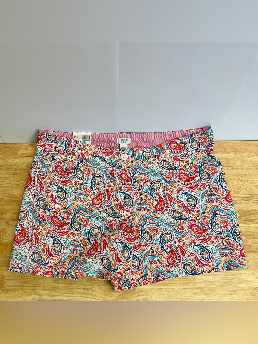 crown & ivy Multicolor Paisley Print Women’s Shorts